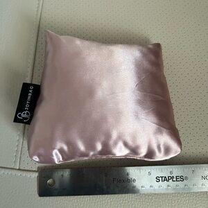 Joyinbag Pink Satinbag pillow for Evelyn 16 TPM
